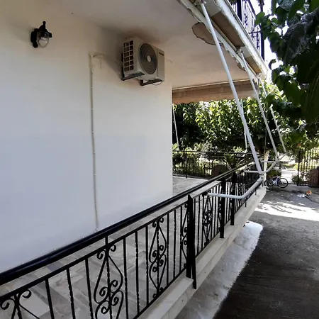 Glyfada's Family Apartment *